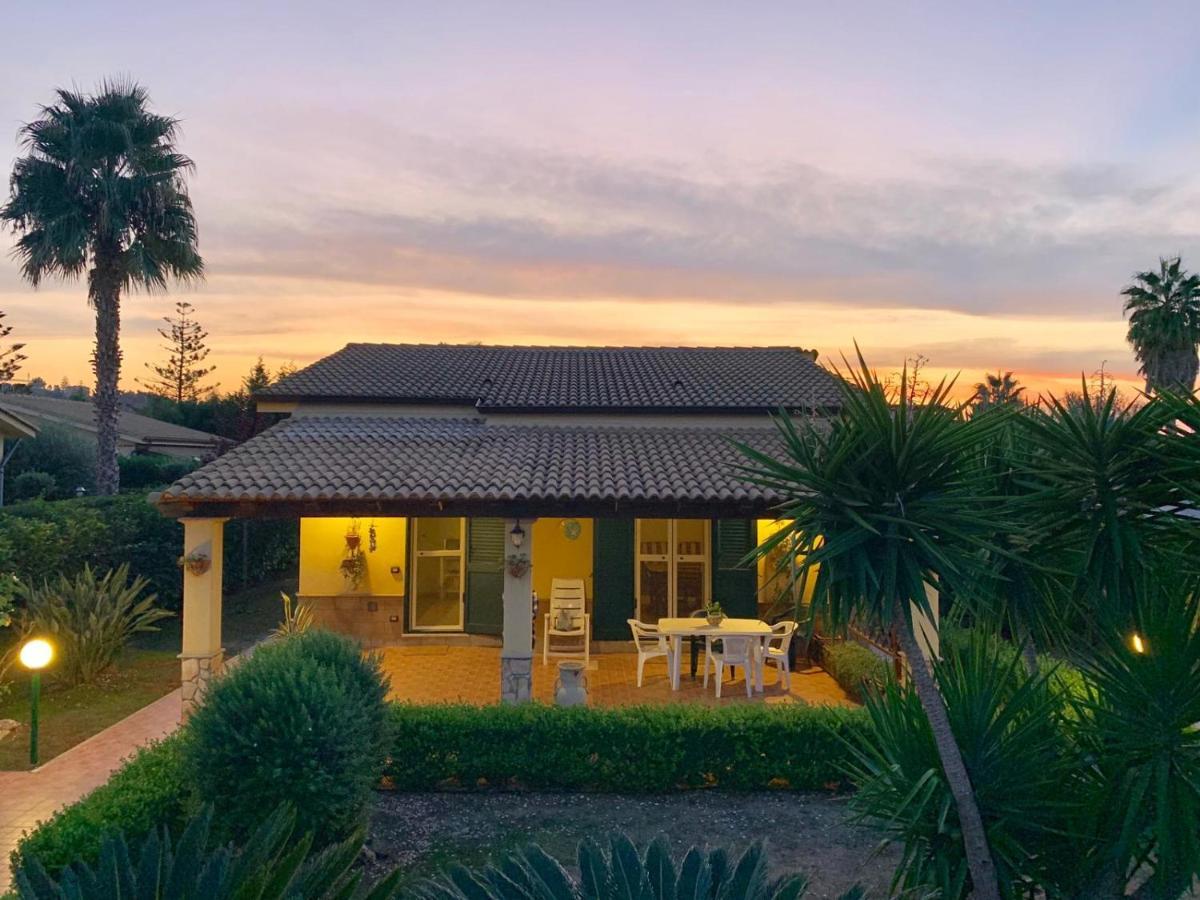 Villa Plumeria Campofelice Di Roccella Luaran gambar