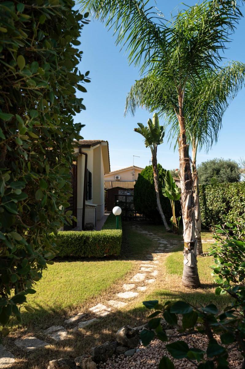 Villa Plumeria Campofelice Di Roccella Luaran gambar